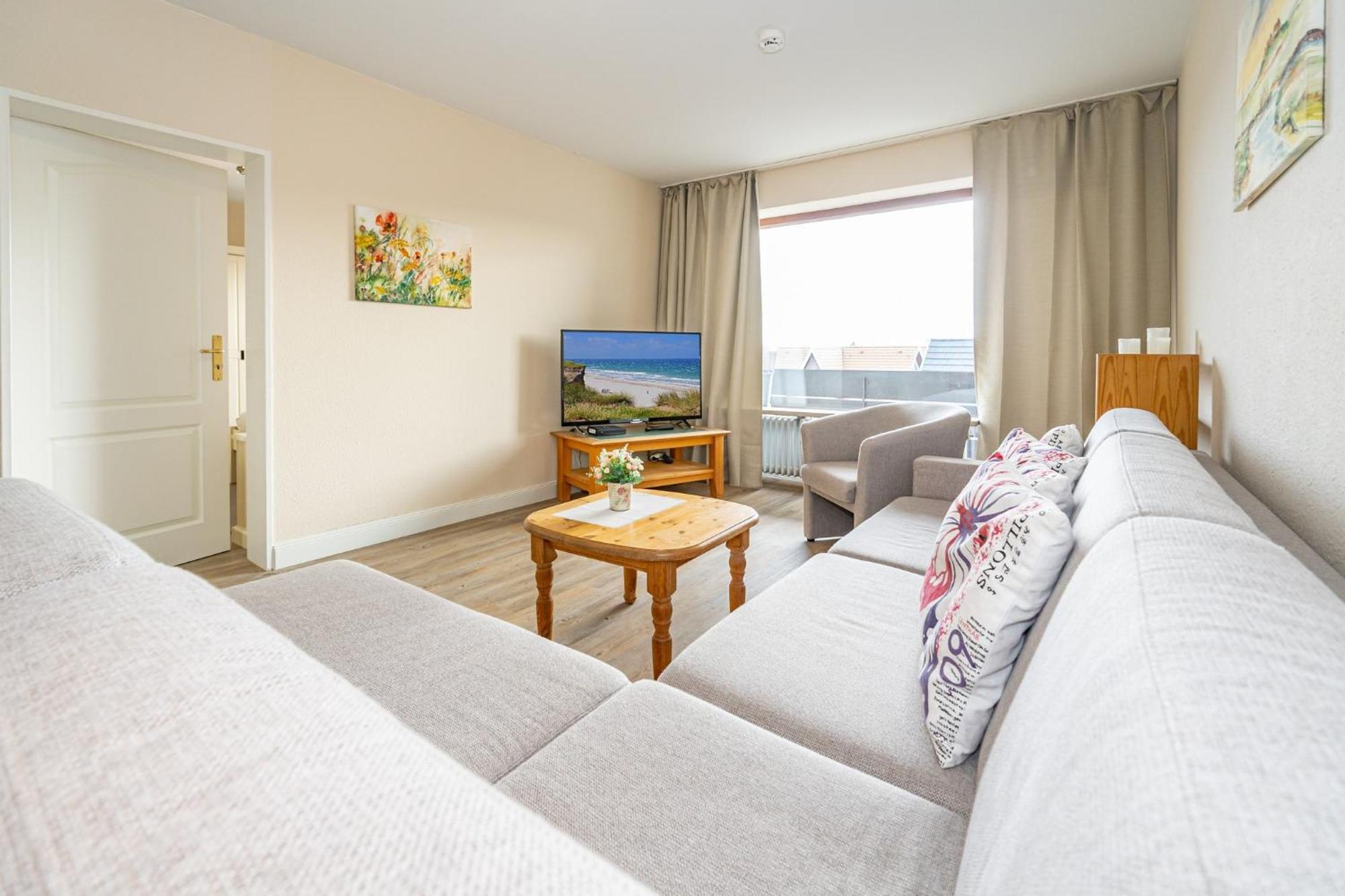 Moderne 2 Zimmerwohnung Mit Grossem Suedbalkon In Der Ersten Etage *