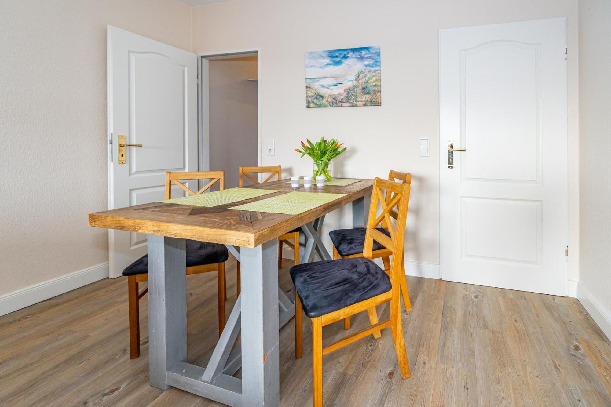 Apartment Moderne 2 Zimmerwohnung Mit Grossem Suedbalkon In Der Ersten Etage